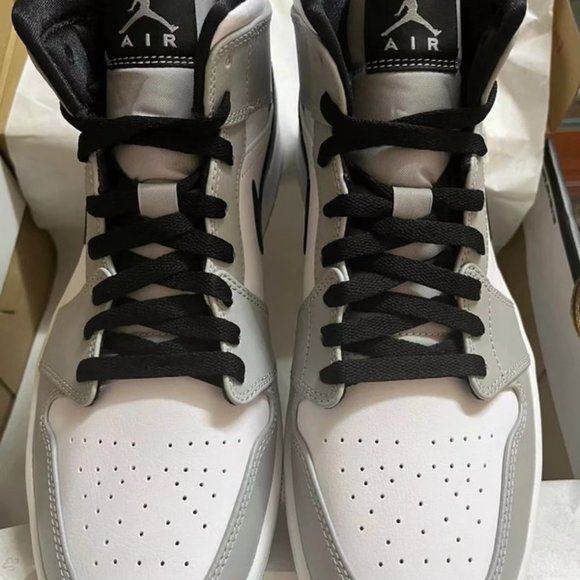 Athletic_Shoes